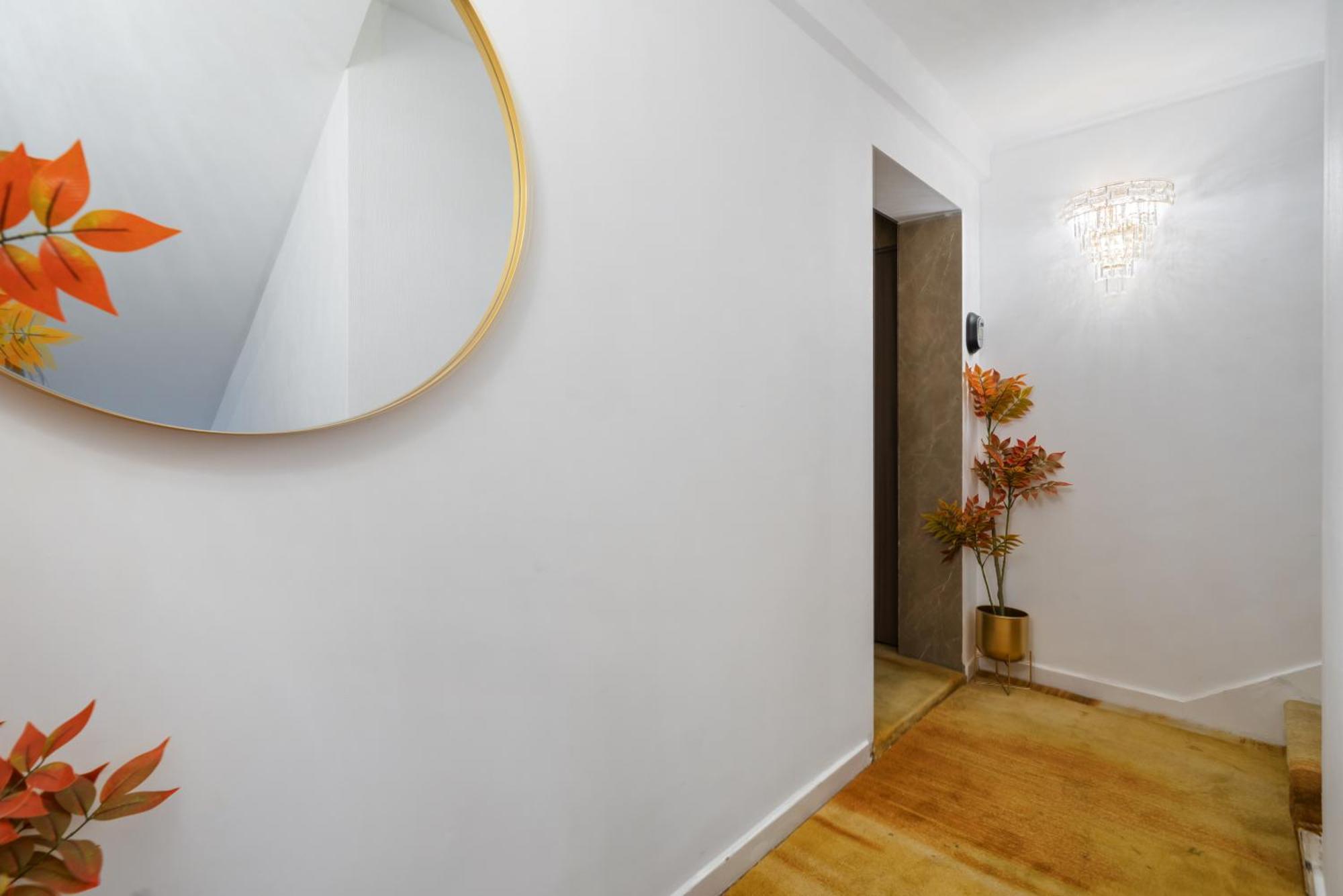 Elegant 2 Bedroom Mayfair Unmatched Luxury H7 Apartment *