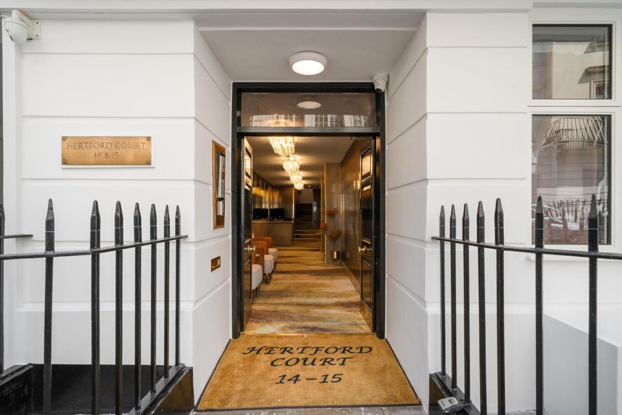 Elegant 2 Bedroom Mayfair Unmatched Luxury H7 *
